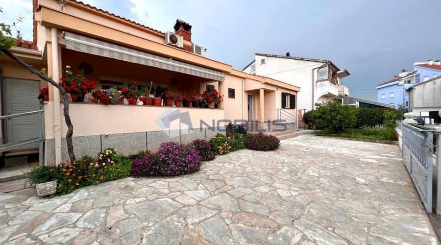 Zadar, Vidikovac, obiteljska kuća ukupne površine 395 m2 - 2
