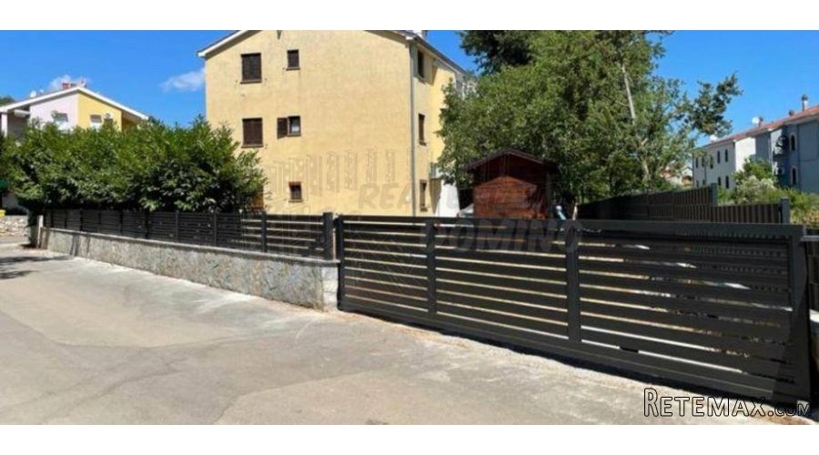 Apartman s prekrasnom okućnicom!! Malinska-okolica