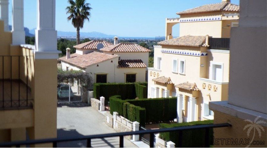 Penthouse apartment on a well-maintained development built.. - 2