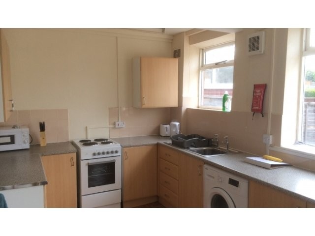 ROOM TO LET IN ARLESTON - ALL BILLS..