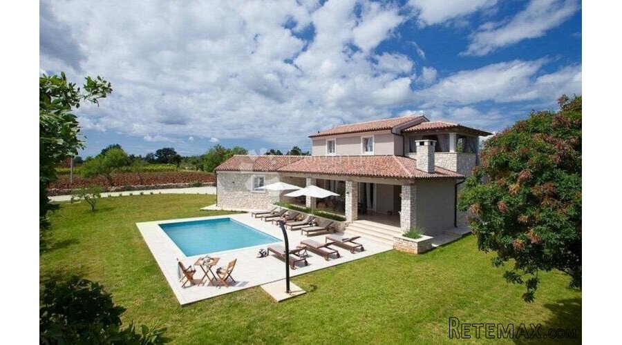 Prekrasna istarska villa s prostranom okućnicom