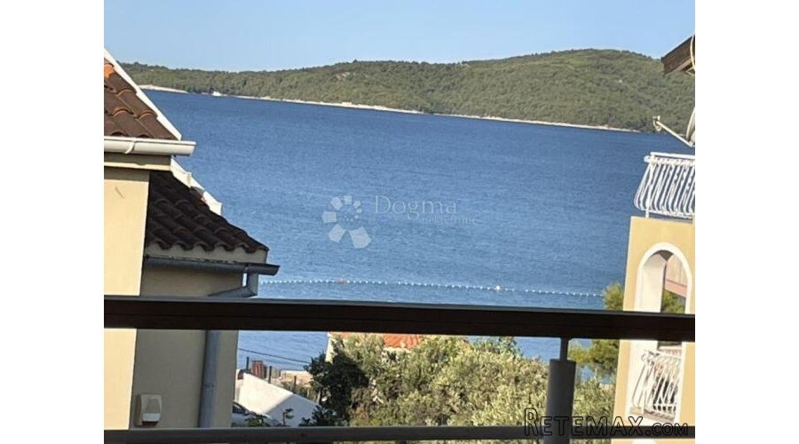 BRODARICA - Šibenik - prekrasna kuća uz more - top lokacija