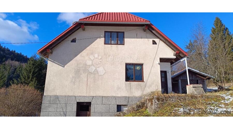 Čabar, samostojeća kuća sa okućnicom od 2173 m2