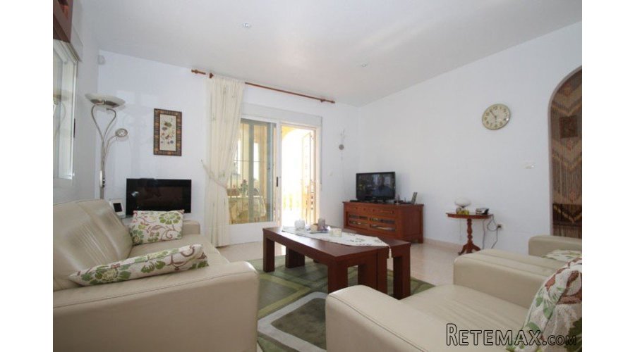 This exclusive villa built in 2005, located on a beautiful.. - 2