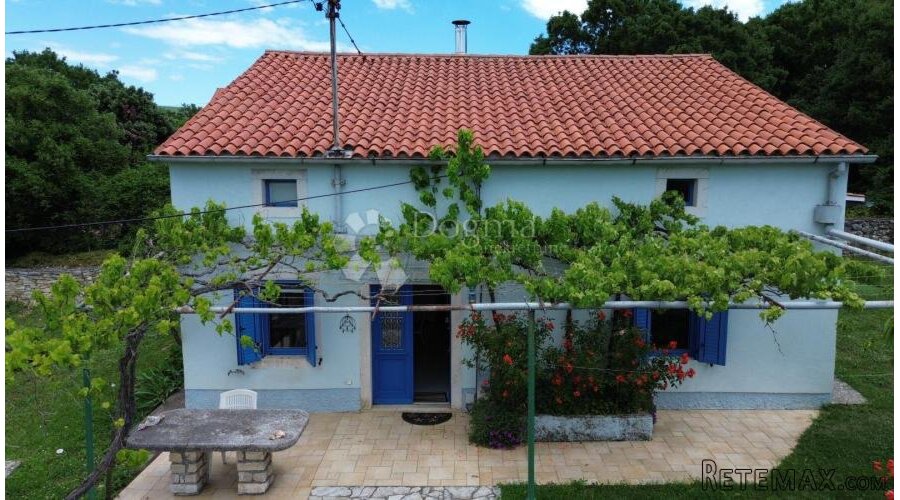 LABIN,okolica,1,5 km od mora,renovirana kuća na velikoj okuć