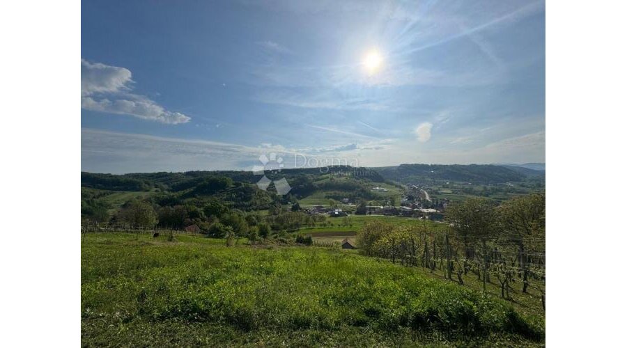 Pogled koji osvaja – zemljište s panoramom Čeva i Ivanščice - 2