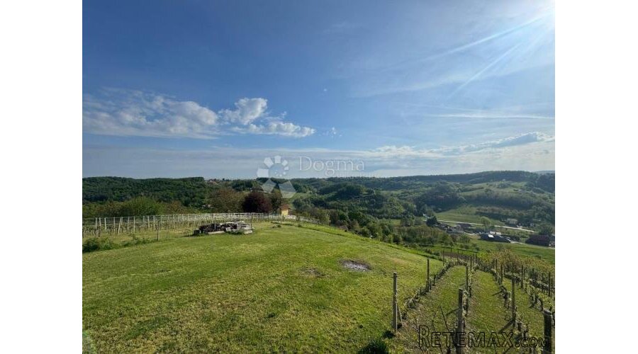 Pogled koji osvaja – zemljište s panoramom Čeva i Ivanščice - 3