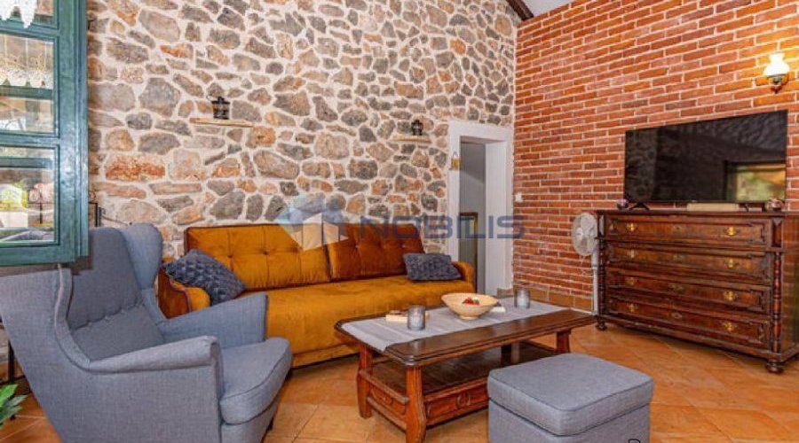 Vodice, kuća u masliniku, 3300 m2 okućnice - 14