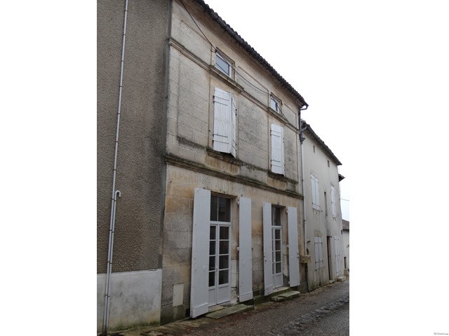 Town House In The Charente - 3 Bedrooms..