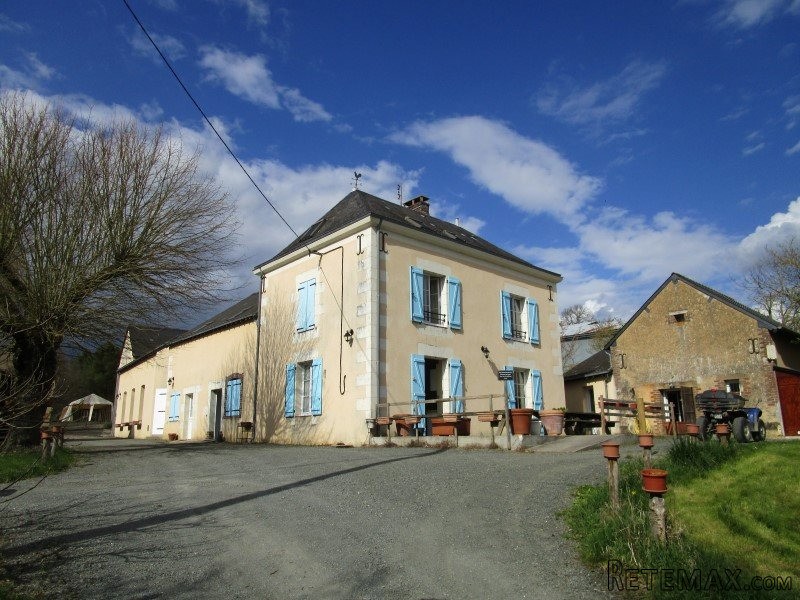 Gite Complex Set On 16 Hectares..