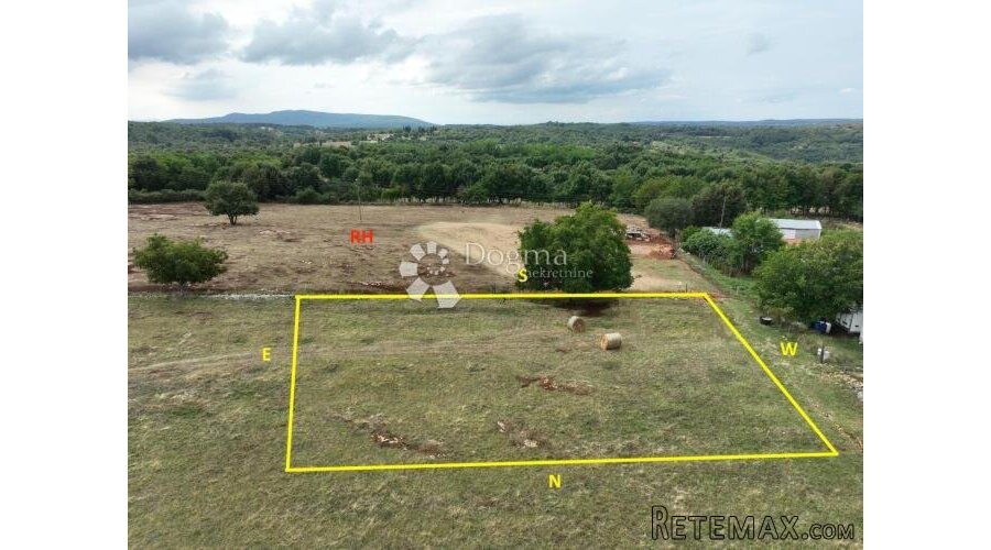 PREKRASNA LOKACIJA SA GRAĐEVINSKOM DOZVOLOM ZA VILLU SA TRAD - 3