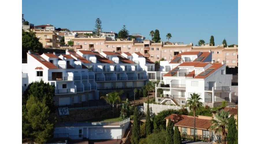 Exclusive residential building in an enclosed and peaceful..