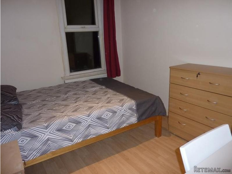 Single with double bed near Tottenham..