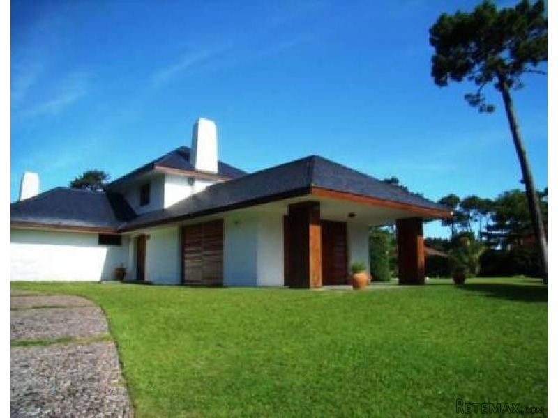 4 Bedroom House - For Rent - Mansa - 2