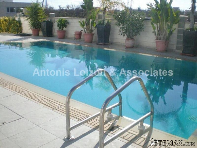 3 Bedroom plus office and guest house -.. - 2