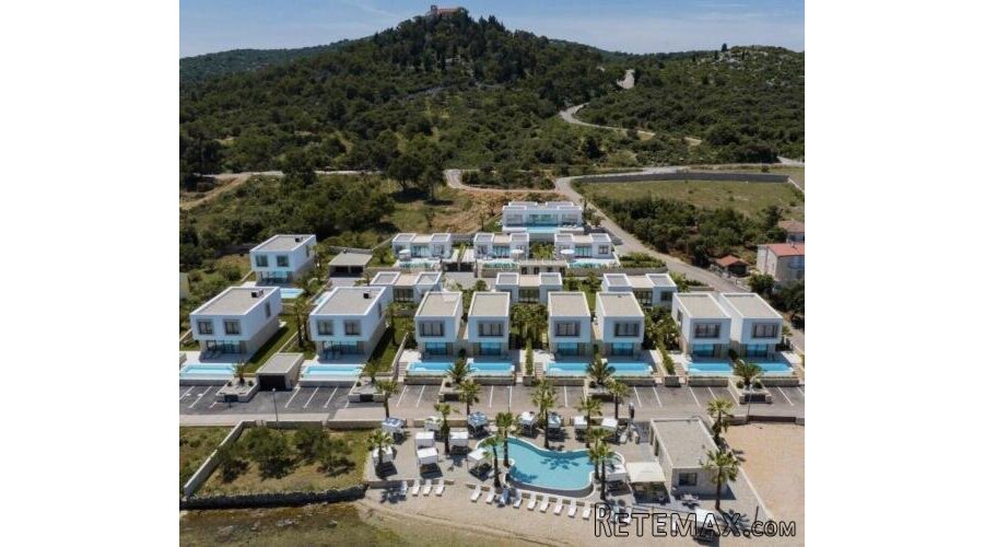 Obalna rezidencija iznad standarda – moderna vila prve linij