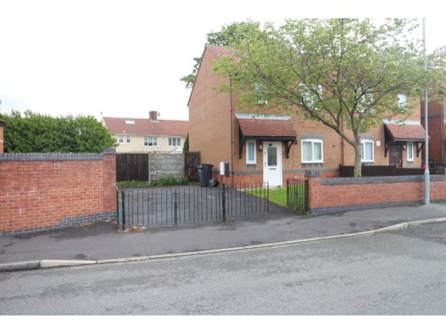 3 bed semi detached house to rent in..