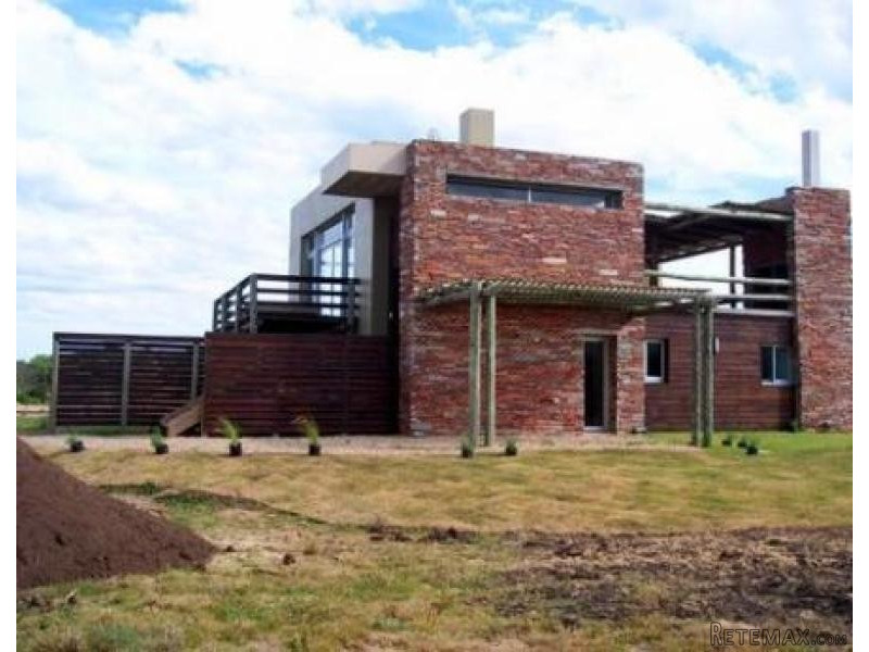 3 Bedroom House - For Rent - Jose.. - 2