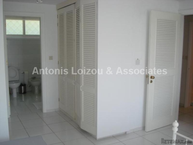 Three to Four Bedroom Detached House.. - 2