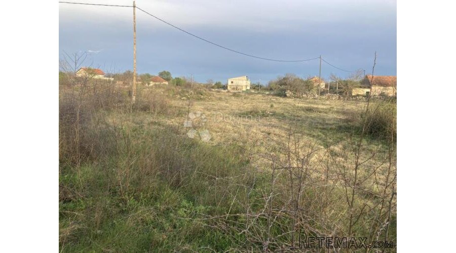 INVESTITORI: Građevinska parcela u zaleđu Vodica - 2
