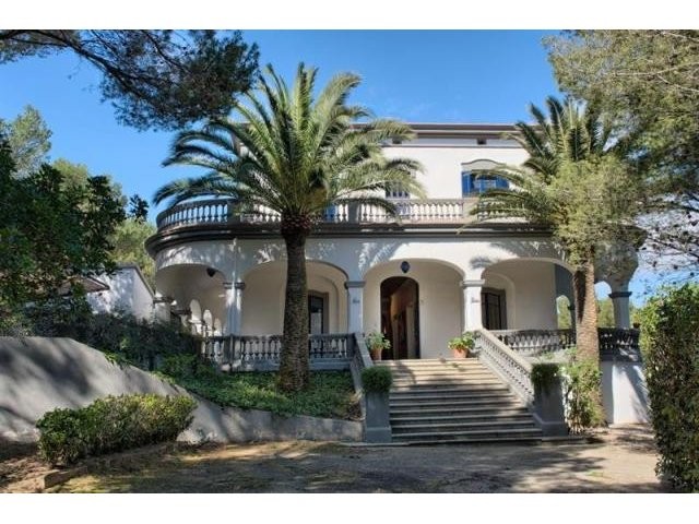 9 bedroom Cottage For Sale: GIRONA.. - 2