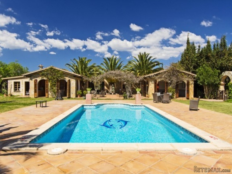 Spacious Country House Near Biniagual