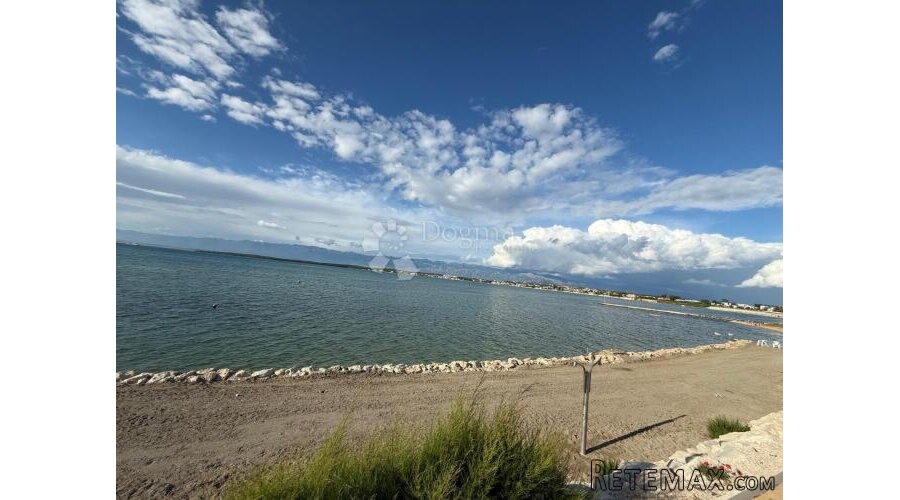 KUĆA PRVI RED DO MORA POTENCIJAL TURIZAM ILI RESTORAN - 2