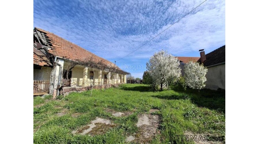 4356 m² zemljišta uz kuću za rušenje