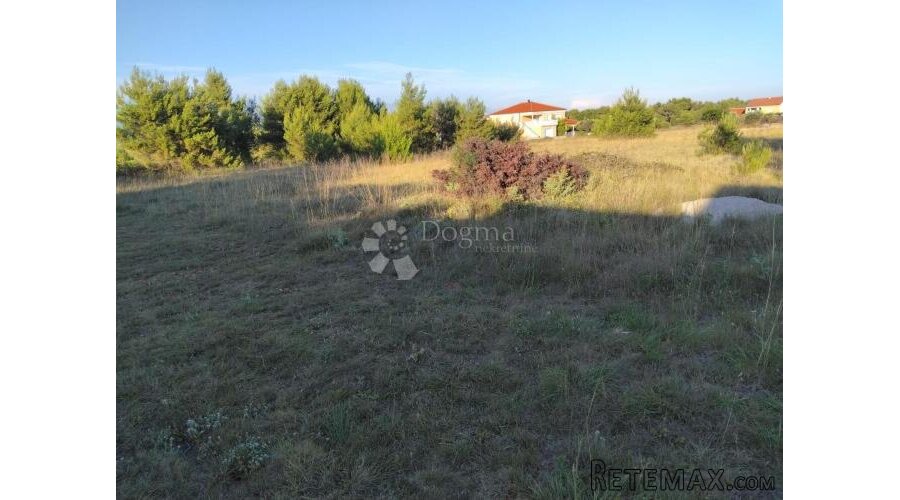 STRATEŠKI INVESTICIJSKI POTENCIJAL: Zemljište 1760 m² - Otok