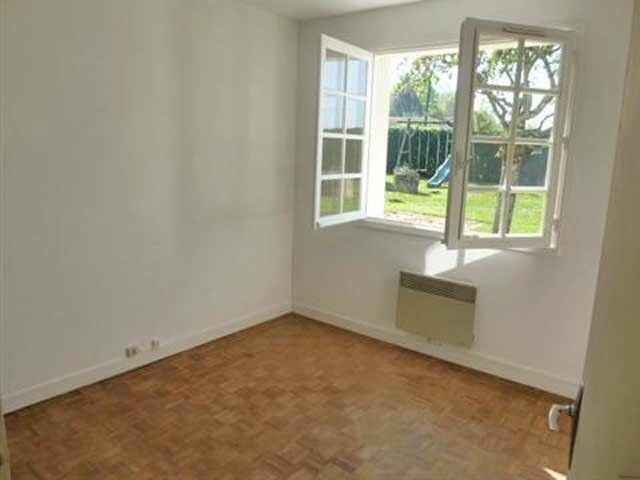 Charming 4 Beds Bungalow With 2 Garages.. - 2