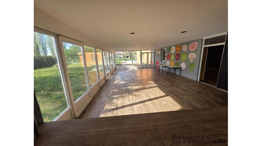 Najam restorana 356m² – krušna peć, pečenjara, terasa, veli