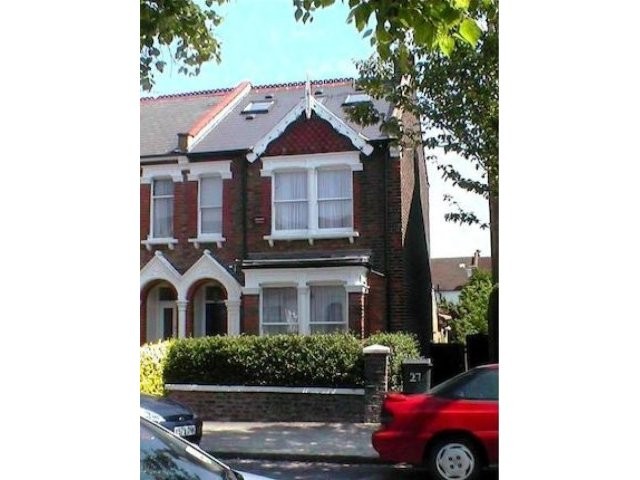 4 Bed House To Let in London - 2
