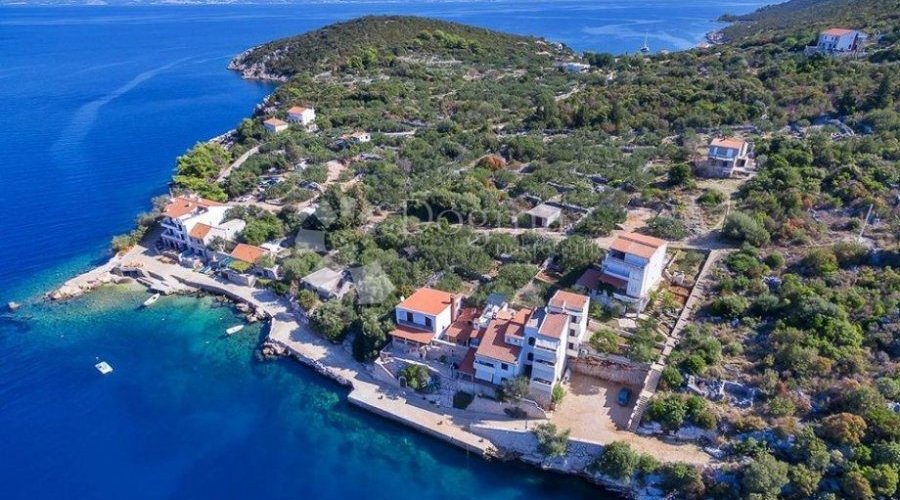 HVAR- građevinsko zemljište 1. red do mora, Uvala Pokrivenik