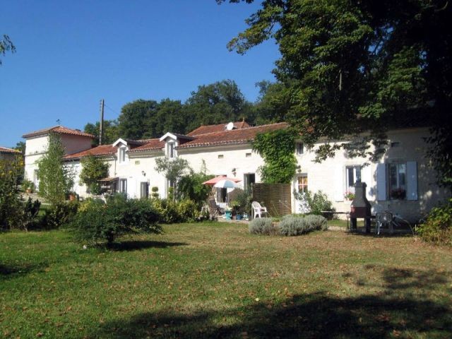 Beautifully renovated Charentaise..