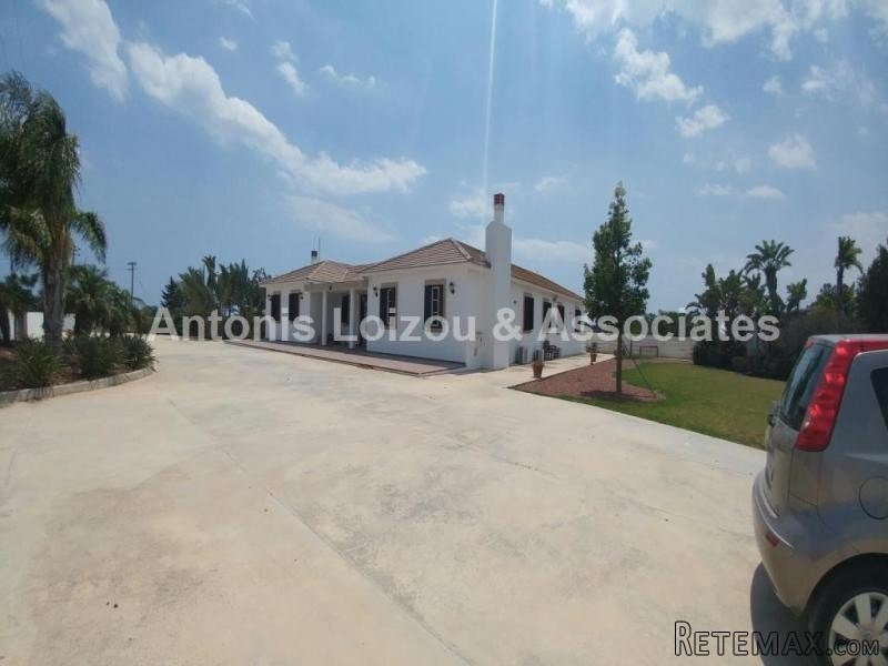 Luxury Four bedroom Rustic Bungalow - 2