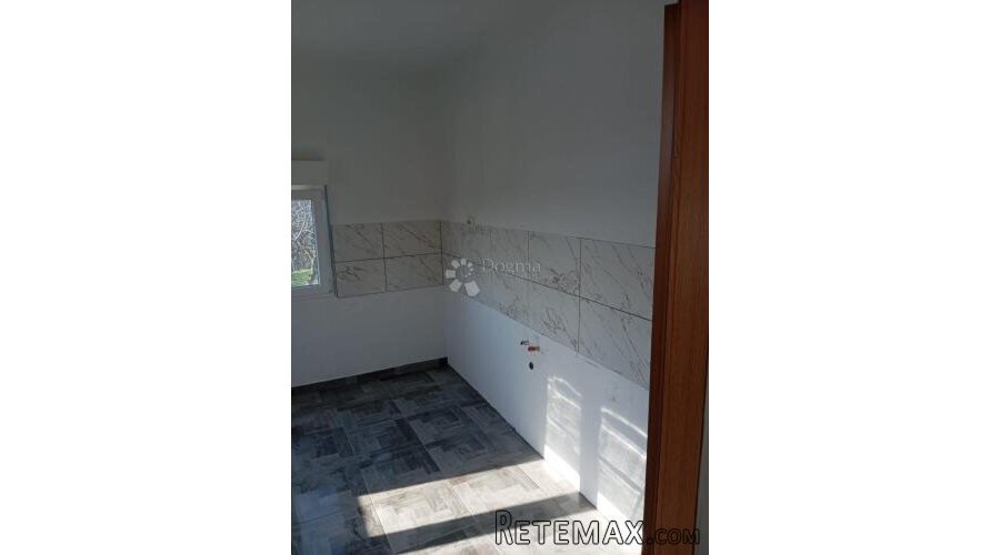 KUĆA SA VELIKOM OKUĆNICOM – VOLODER - 2