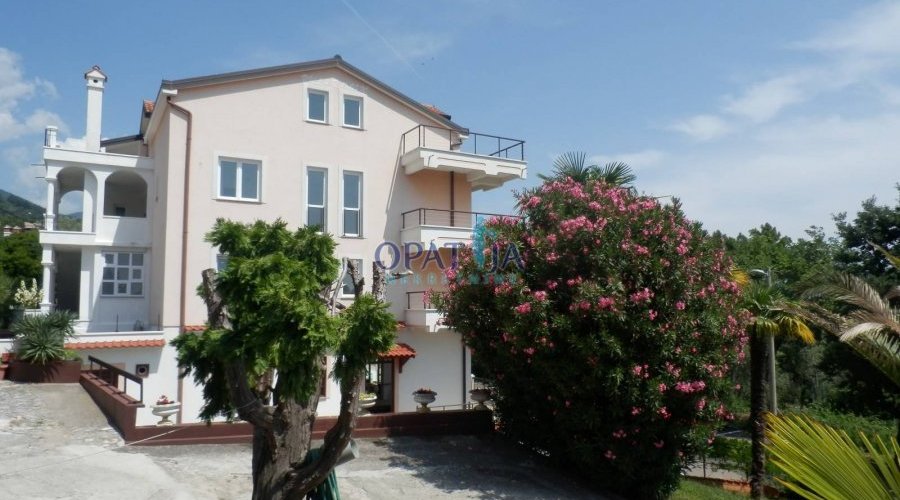 Lovran stan s panoramskim pogledom na odličnoj poziciji