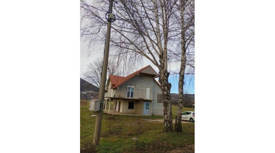 Prodajem kucu Niksic-Gornje Polje