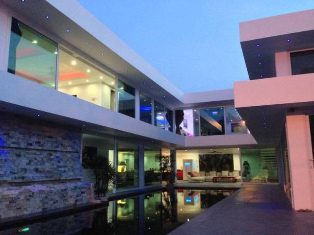 VILLA close to the royal residence.. - 2