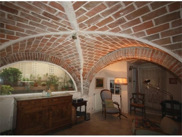 Imposante Maison De Ville Avec Cour, St..