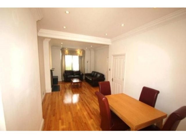 4 Bed House To Let in London