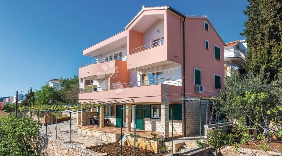 TISNO STAN OD 175 m2 U PREKRASNOJ APARTMANSKOJ KUĆI NADOMAK - 2