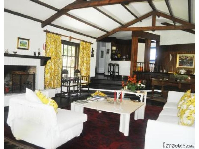 3 Bedroom House - For Rent - Golf - 2