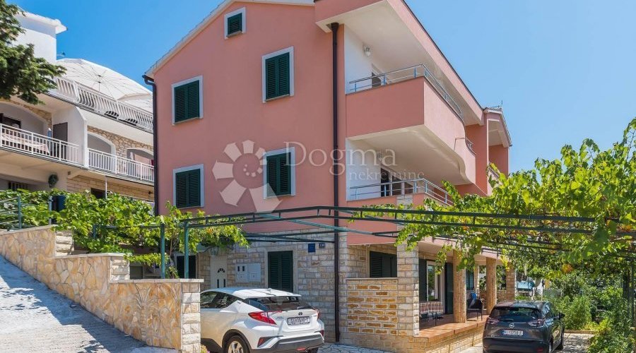 TISNO STAN OD 175 m2 U PREKRASNOJ APARTMANSKOJ KUĆI NADOMAK - 4
