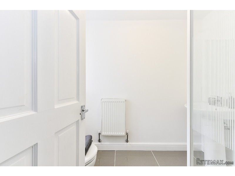 Crossharbour, E14 3HG [ID: 52SS]
