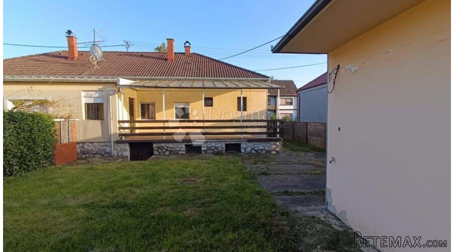 Kuća u srcu Đakova s terasom i okućnicom!