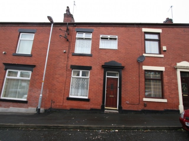 *** Spacious Newly Carpeted Two..