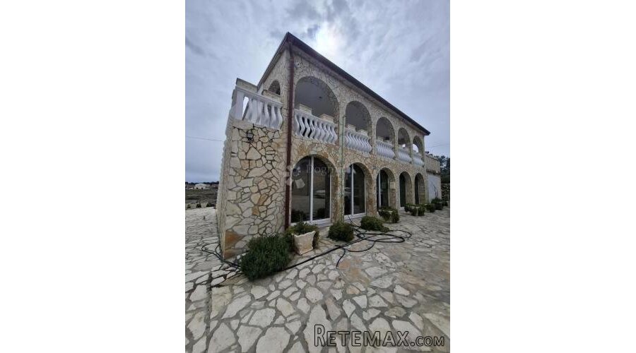 Apartmanska kuća Vir
