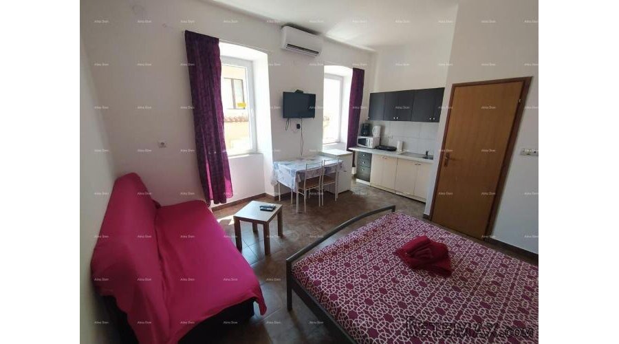 Pula, strogi centar – 90,30 m² | 4 uređena studio apartmana..