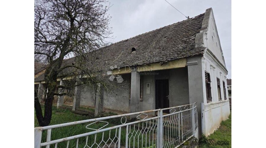 Kuća 325 m² + 1 ha zemlje, glavna cesta – B. Manastir